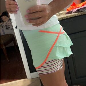 Lululemon seawheeze Track Attack Skirt size 2